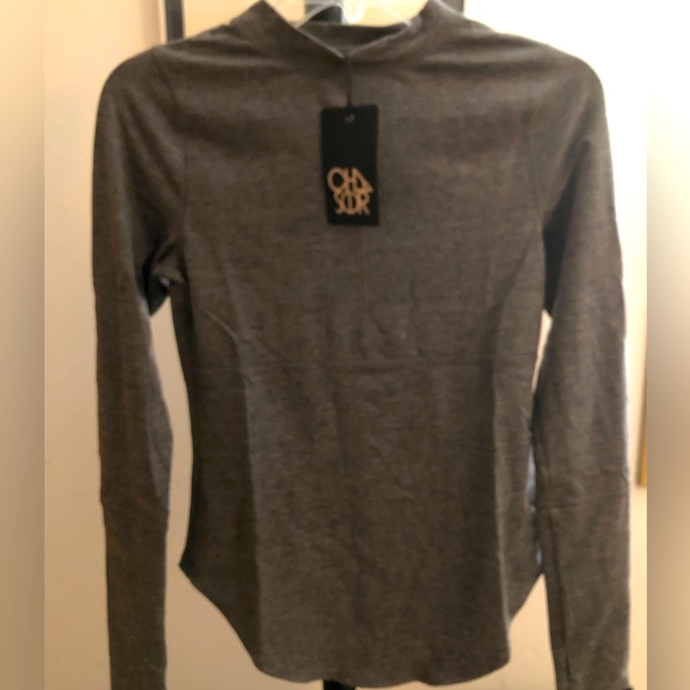 Chaser Long sleeve Tee pullover with thumb holes size Small New!